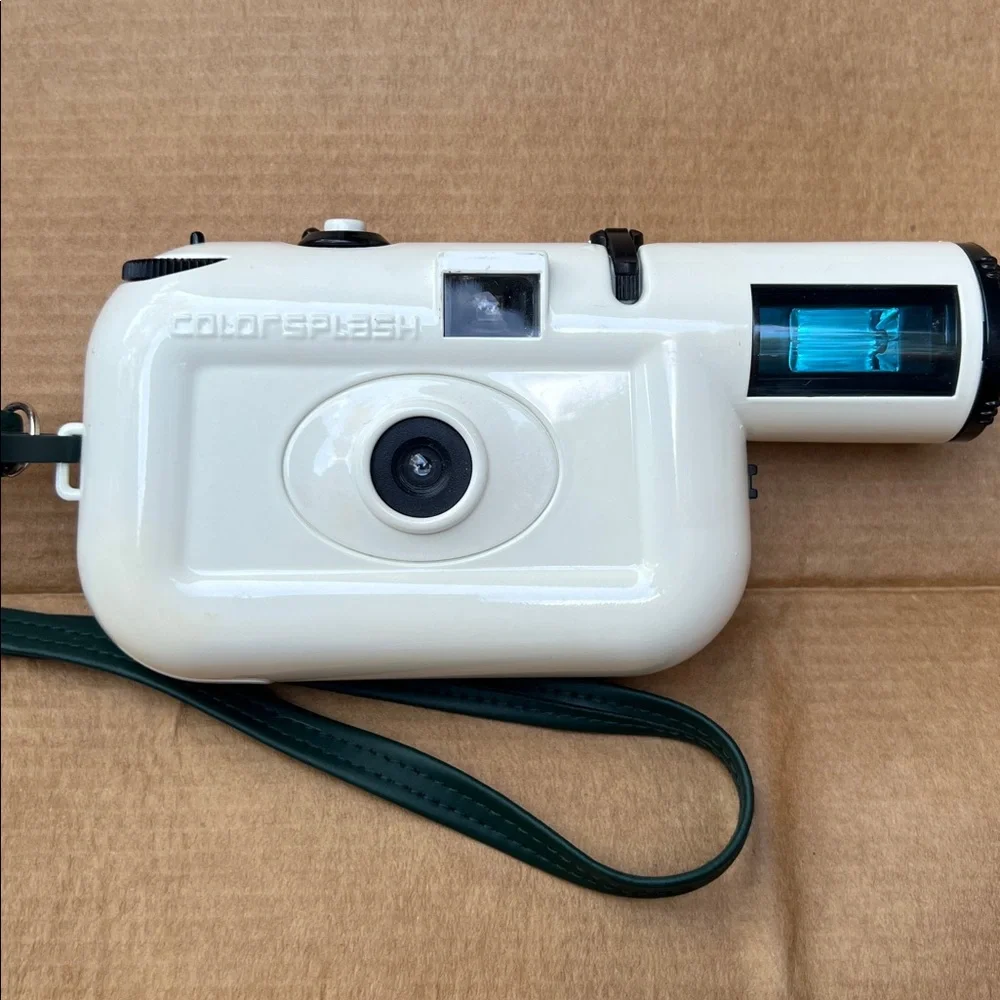 White Lomography Color Splash Camera 35mm w/ 2 Covers